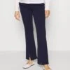 Maternity Business FlarePantaloni SportiviDark Blue Donna Pantaloni EX429B01U-K11 2 Maternity Business FlarePantaloni SportiviDark Blue Donna Pantaloni EX429B01U-K11 -Anna Field 1230739c5f30425cbb83b075c1b897cb