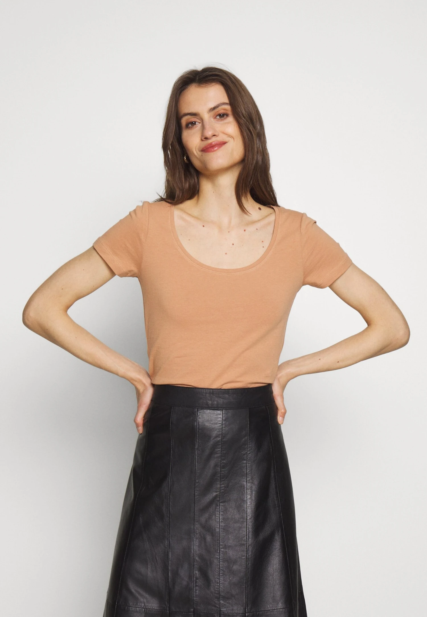 Anna Field 3 PackT-Shirt BasicWhite/Camel/Black Donna T-shirt E Top AN621D0PH-A13 7 Anna Field 3 PackT-Shirt BasicWhite/Camel/Black Donna T-shirt E Top AN621D0PH-A13 - immagine 5