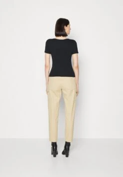 Anna Field T-Shirt Con StampaBlack Donna T-shirt E Top AN621D17C-Q11 10 Anna Field T-Shirt Con StampaBlack Donna T-shirt E Top AN621D17C-Q11 -Anna Field 22d9a2a15702437daa79c725c058ca3a