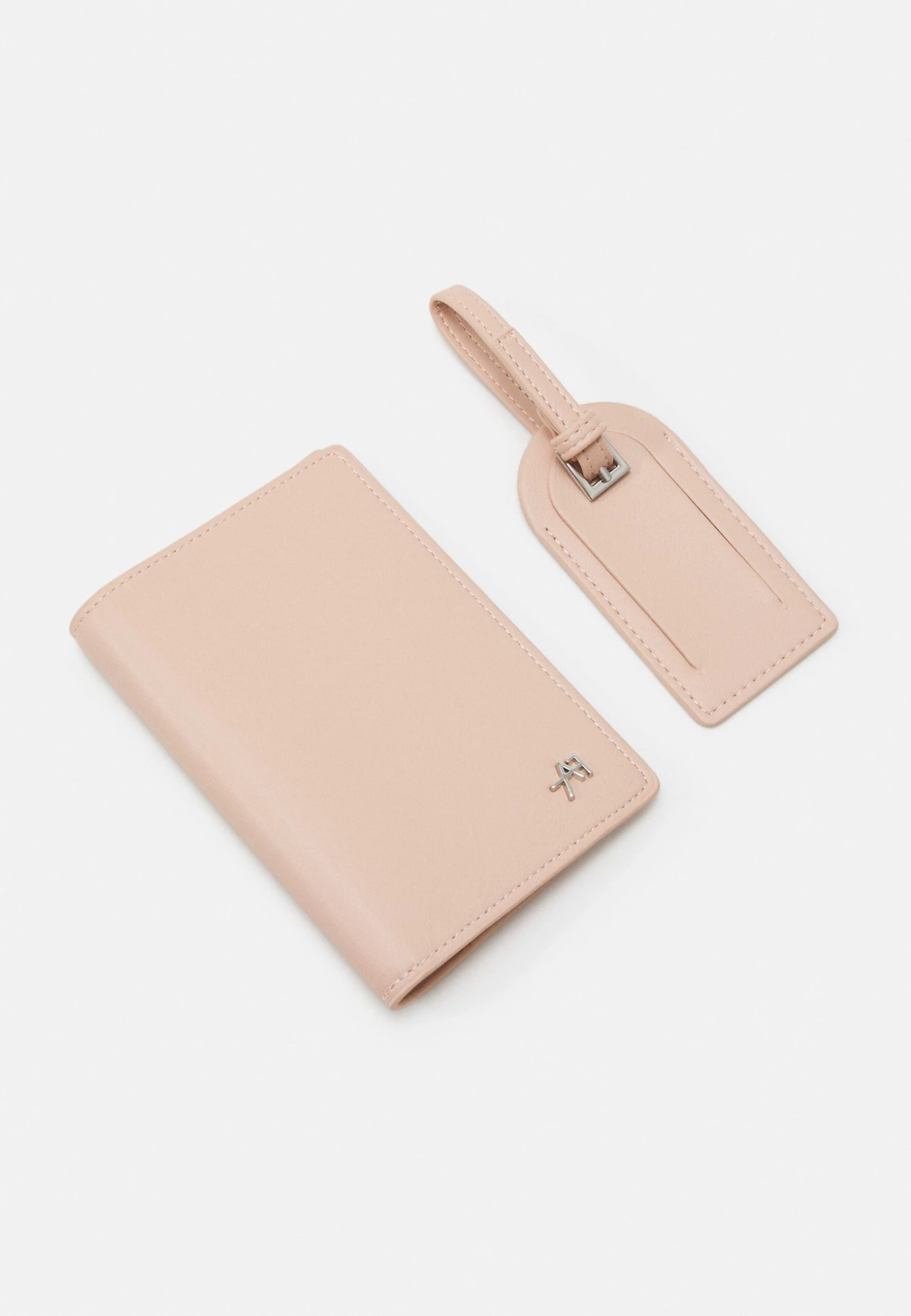 Anna Field Passport Case And Luggage Tag SetCustodia Per PassaportoPink Donna Portafogli E Portachiavi AN651F04H-J11 6 Anna Field Passport Case And Luggage Tag SetCustodia Per PassaportoPink Donna Portafogli E Portachiavi AN651F04H-J11 - immagine 4