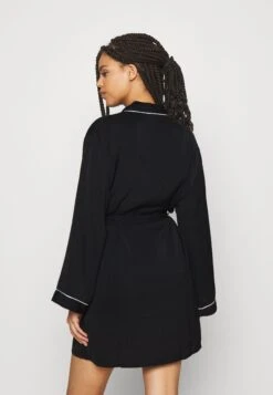 Anna Field Amanda Satin Dressing GownAccappatoioBlack Donna Intimo Notte E Loungewear AN681P05M-Q11 12 Anna Field Amanda Satin Dressing GownAccappatoioBlack Donna Intimo Notte E Loungewear AN681P05M-Q11 -Anna Field 2ed7ad8212184e4ca1dc1b97ba75f567