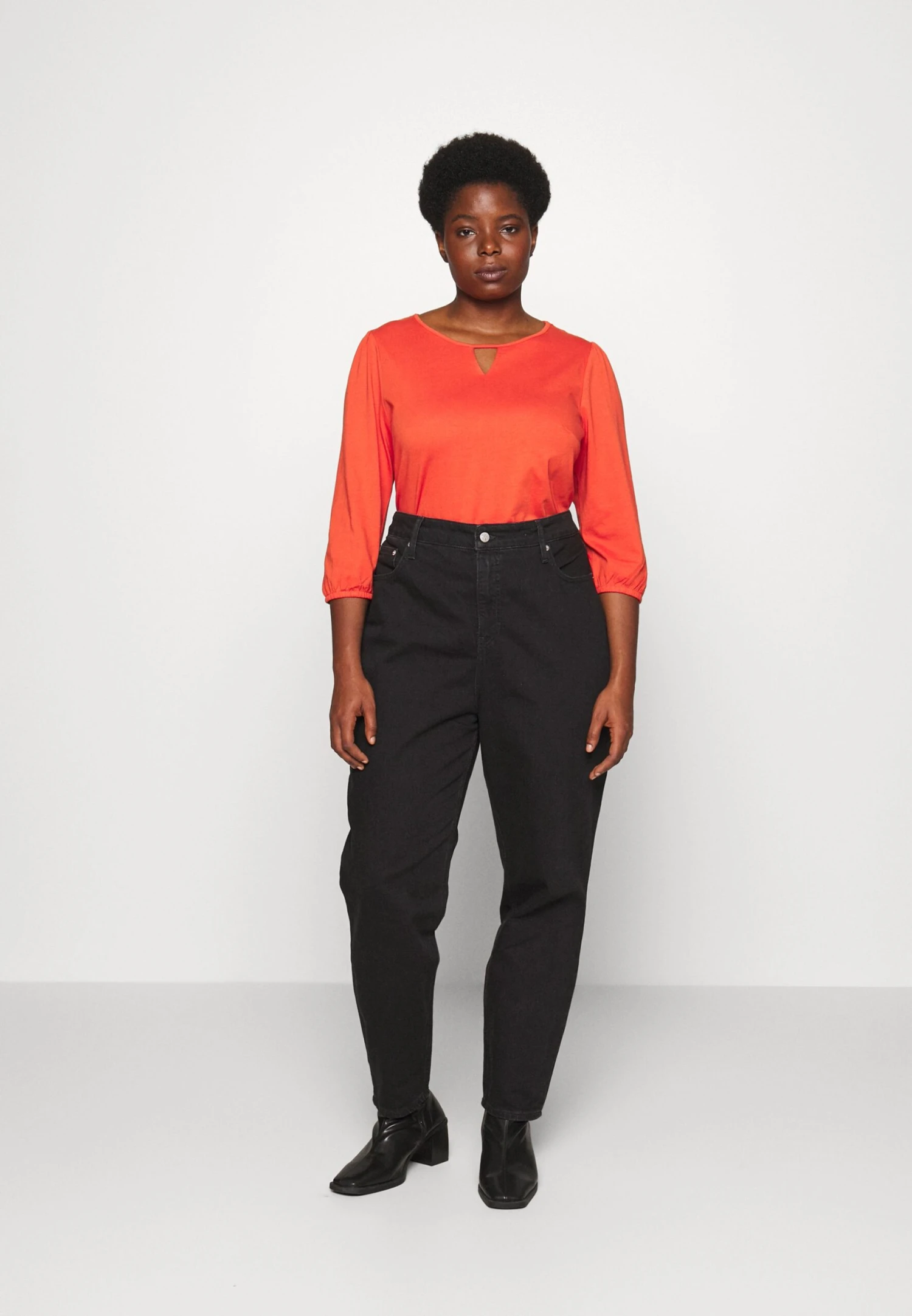 Maglietta A Manica LungaRed Donna T-shirt E Top AX821D06S-G11 4 Maglietta A Manica LungaRed Donna T-shirt E Top AX821D06S-G11 - immagine 2