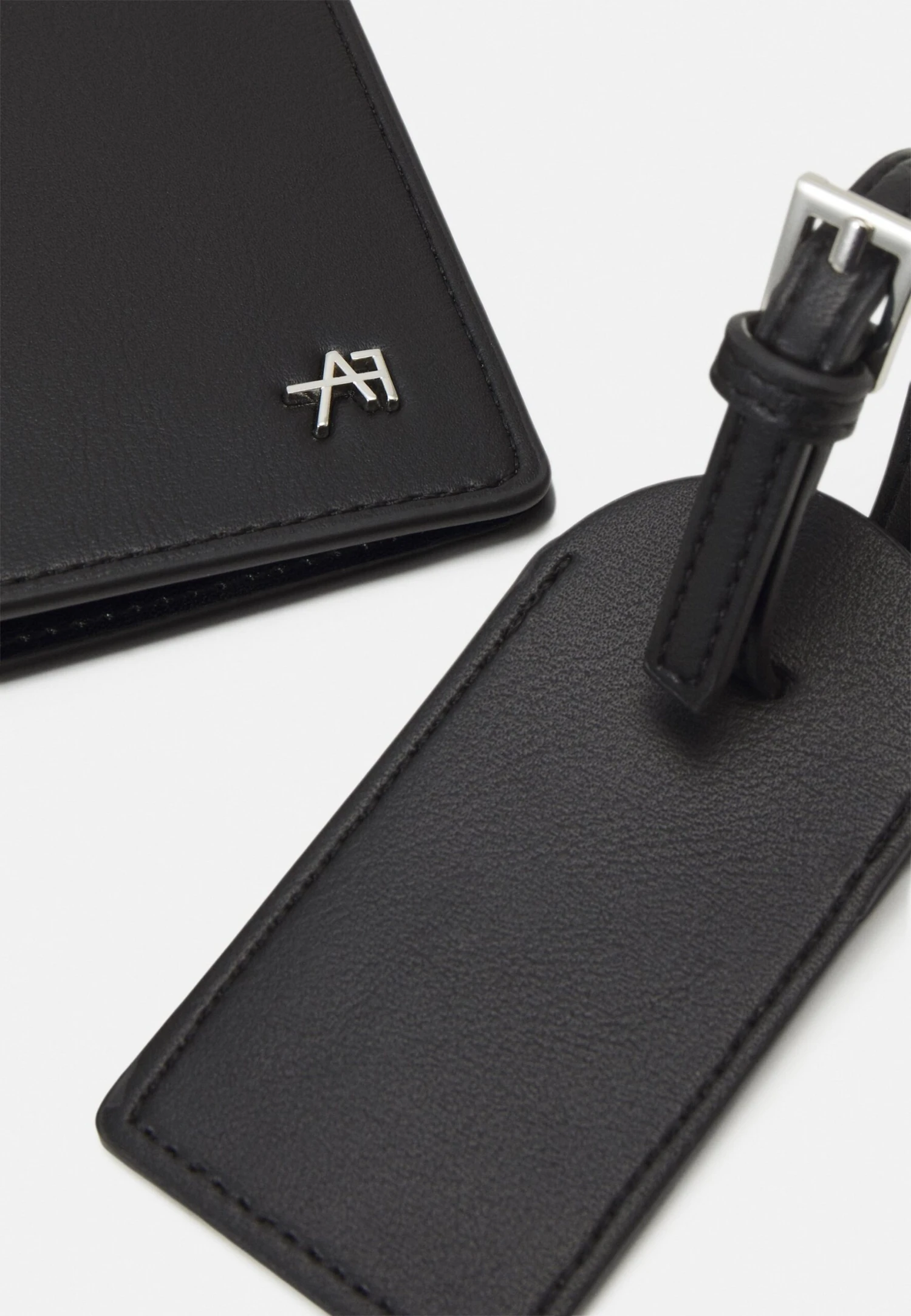 Anna Field Passport Case And Luggage Tag SetCustodia Per PassaportoBlack Donna Portafogli E Portachiavi AN651F04H-Q11 7 Anna Field Passport Case And Luggage Tag SetCustodia Per PassaportoBlack Donna Portafogli E Portachiavi AN651F04H-Q11 - immagine 5