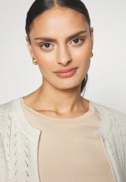 Anna Field Pointelle BoleroCardigan Offwhite Donna Maglieria AN621I0IO-A11 12 Anna Field Pointelle BoleroCardigan Offwhite Donna Maglieria AN621I0IO-A11 -Anna Field 679490d6e4a742c38ee57dd496b06f90