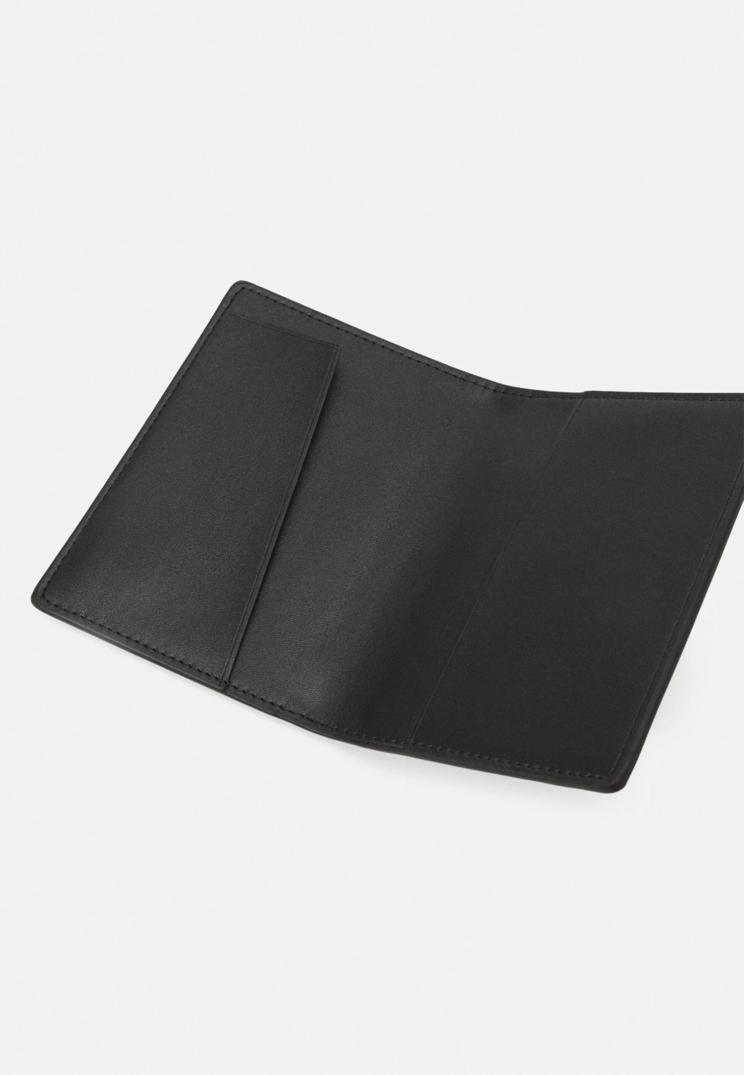 Anna Field Passport Case And Luggage Tag SetCustodia Per PassaportoBlack Donna Portafogli E Portachiavi AN651F04H-Q11 5 Anna Field Passport Case And Luggage Tag SetCustodia Per PassaportoBlack Donna Portafogli E Portachiavi AN651F04H-Q11 - immagine 3