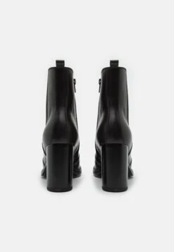 Leather Stivaletti Con TaccoBlack Donna Stivaletti ANJ11N02F-Q11 11 Leather Stivaletti Con TaccoBlack Donna Stivaletti ANJ11N02F-Q11 -Anna Field 8285c3f6f7d94045bb79e27db56d5a46