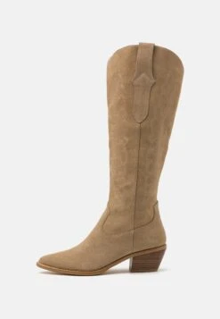 Prima pagina -Anna Field 932610354e124ff7bb34b450382ac47d