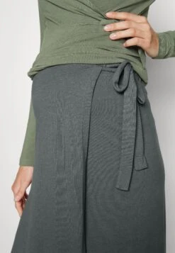 Maternity Basic Midi Skirt Gonna A TubinoLight Green Donna Gonne EX429E00O-M11 11 Maternity Basic Midi Skirt Gonna A TubinoLight Green Donna Gonne EX429E00O-M11 -Anna Field 966ca3a490b643babb058a6ad02875e0