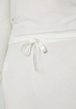 Anna Field PigiamaOff-White Donna Intimo Notte E Loungewear AN681P09Z-A11 15 Anna Field PigiamaOff-White Donna Intimo Notte E Loungewear AN681P09Z-A11 -Anna Field b445202f16634ac087211b5d088eb6bd