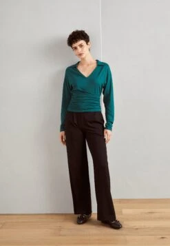 Anna Field Long Sleeve Wrap Blouse With Collar Maglietta A Manica LungaDark Green Donna T-shirt E Top AN621D1A8-M11 11 Anna Field Long Sleeve Wrap Blouse With Collar Maglietta A Manica LungaDark Green Donna T-shirt E Top AN621D1A8-M11 -Anna Field c52abb98ac3c42c6b86f4fce7423b1fe