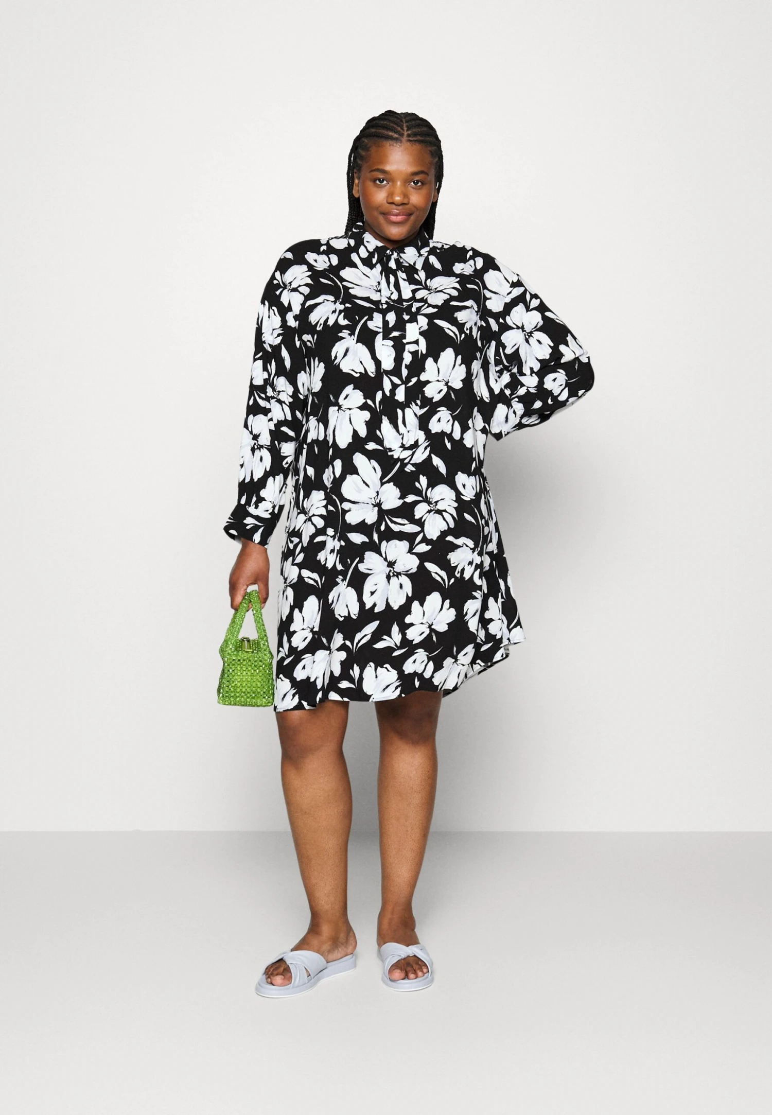 Abito A Camicia Black/White Donna Vestiti AX821C061-Q11 4 Abito A Camicia Black/White Donna Vestiti AX821C061-Q11 - immagine 2