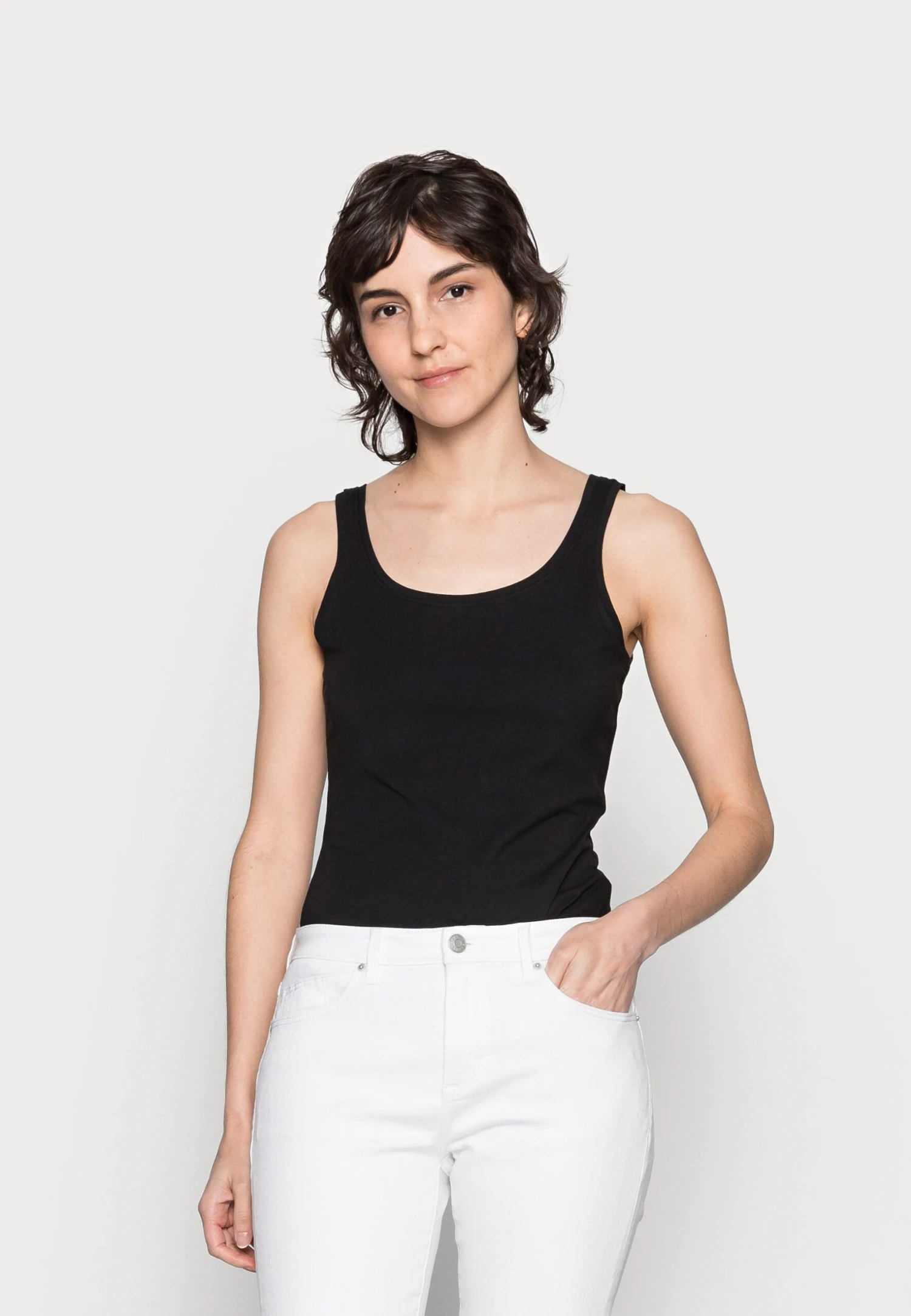 Anna Field Basic Tank 3Er PackTopBlack/White /Khaki Donna T-shirt E Top AN621D0QX-Q14 4 Anna Field Basic Tank 3Er PackTopBlack/White /Khaki Donna T-shirt E Top AN621D0QX-Q14 - immagine 2