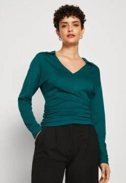 Anna Field Long Sleeve Wrap Blouse With Collar Maglietta A Manica LungaDark Green Donna T-shirt E Top AN621D1A8-M11 15 Anna Field Long Sleeve Wrap Blouse With Collar Maglietta A Manica LungaDark Green Donna T-shirt E Top AN621D1A8-M11 -Anna Field f24ec5d5e92149b39e59ea6fb4ec928f